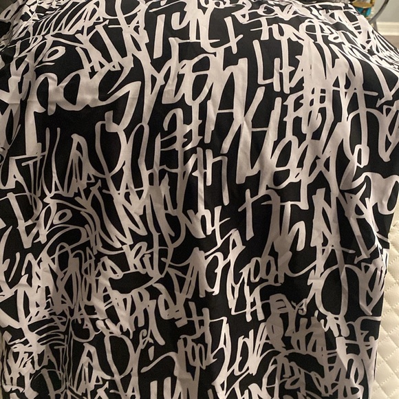 Black and white graffiti style collared button down shirt size small - Picture 4 of 4